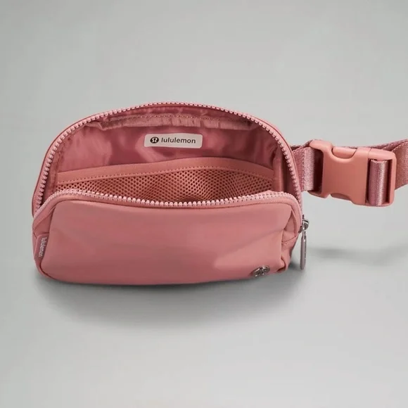 lululemon everywhere belt bag 💗 - Picture 4 of 5